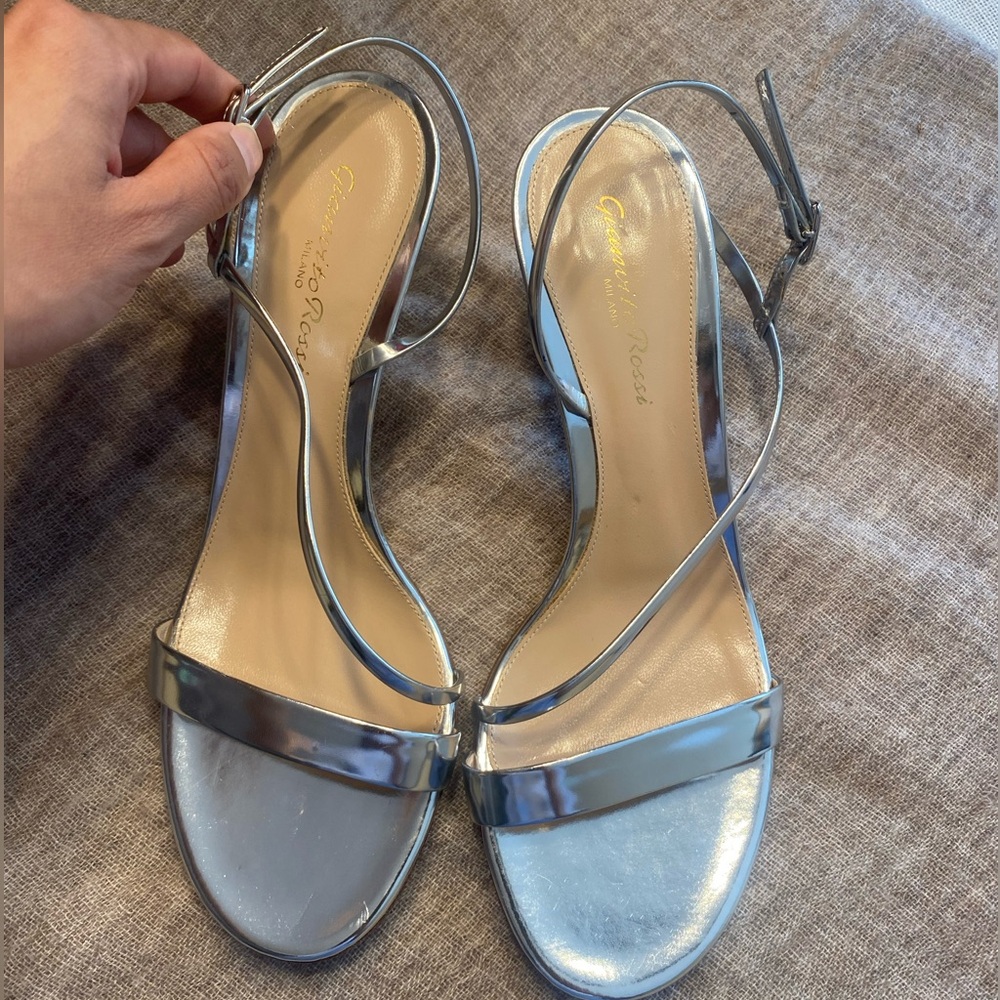 Gianvito Rossi Silver Leather Kitten Heels!!!